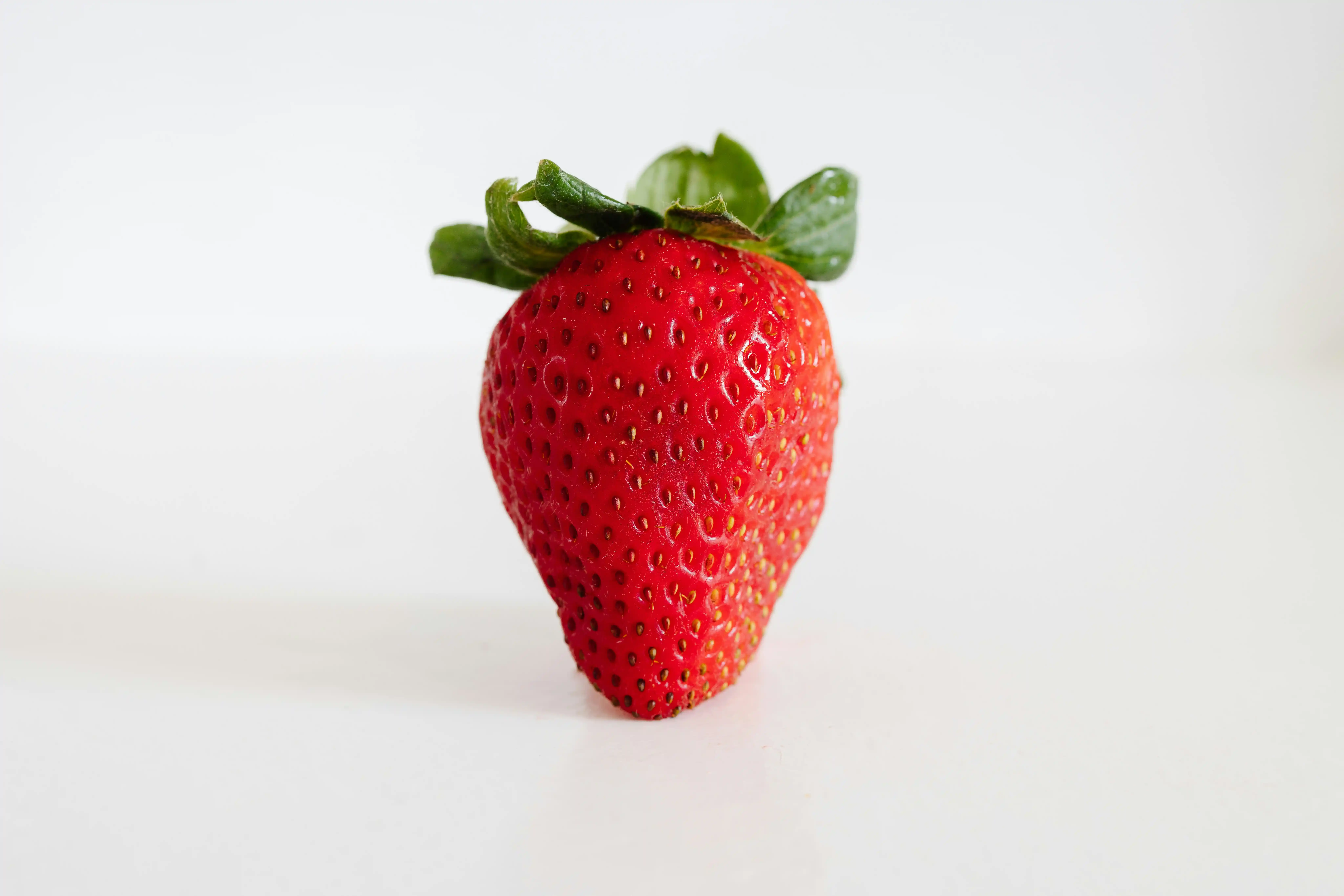 Strawberry for babies: how to serve for baby-led weaning